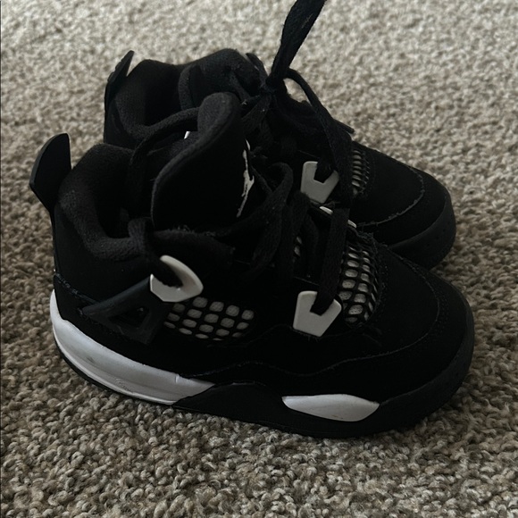 Air Jordan 4 Retro Black and White Toddler - Picture 1 of 3